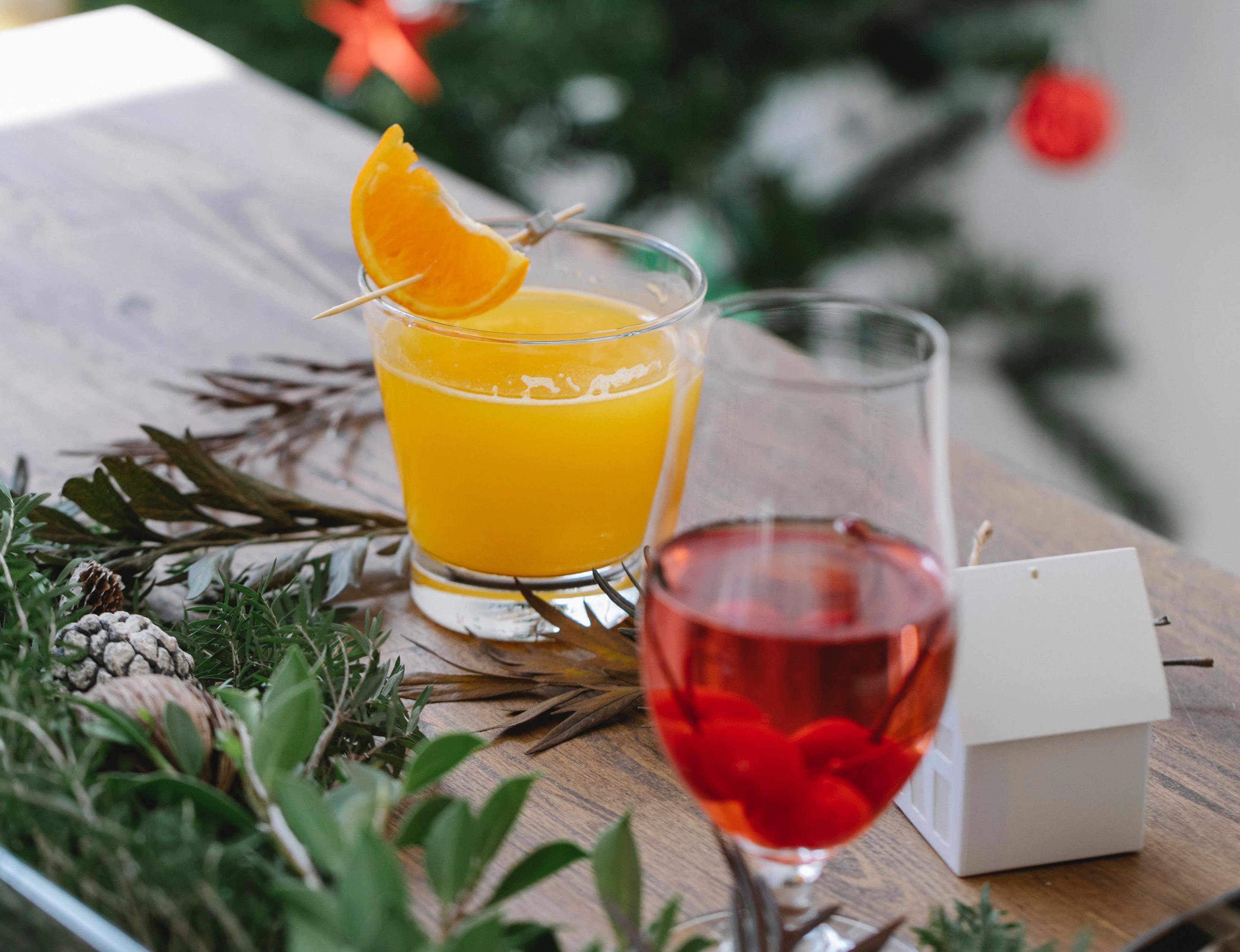 Get ready to spread some holiday cheer with these 10 festive Christmas cocktails that are sure to delight your guests! 🎄🍹 cover image