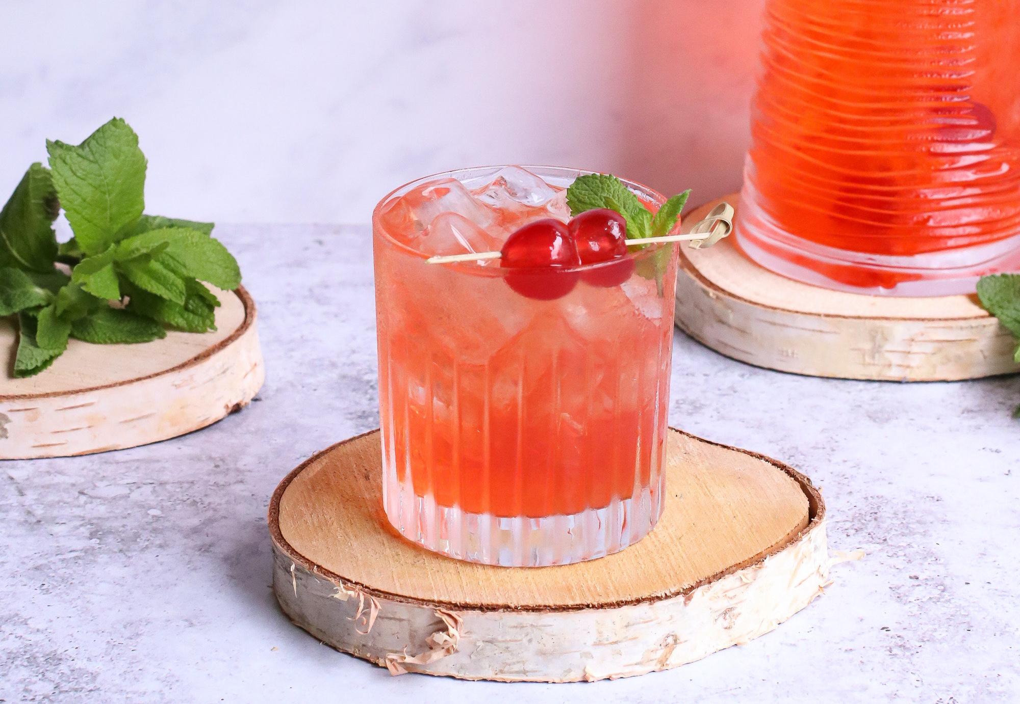 Looking for the ultimate garnish to elevate your summer sippers? Look no further! Get inspired with our ideas and take your drinks to the next level. ?? cover image